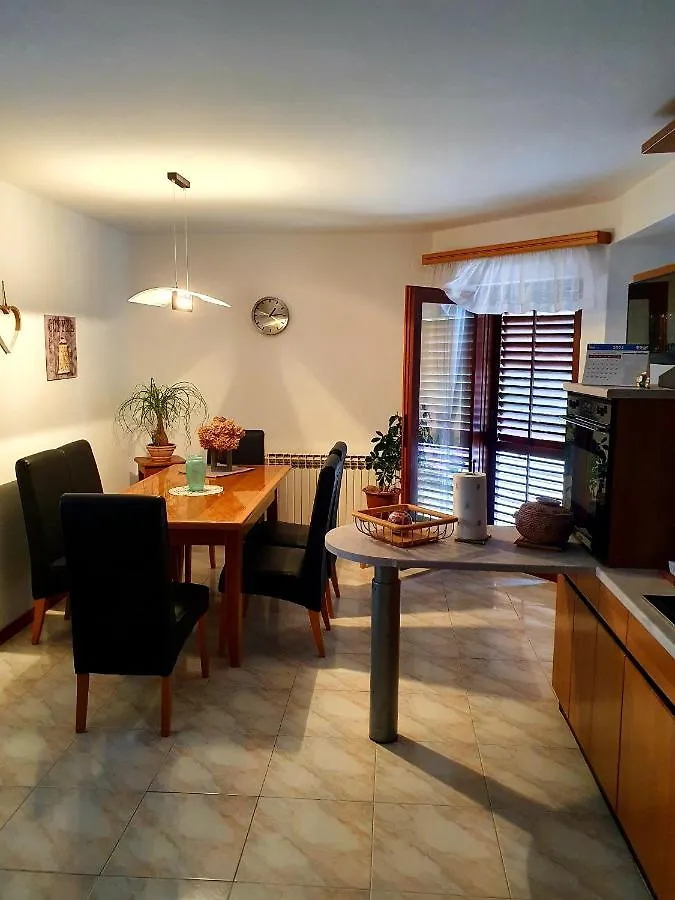 Lux D'Or Apartment プーラ