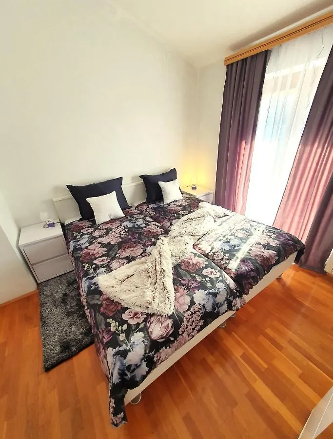 Lux D'Or Apartment プーラ